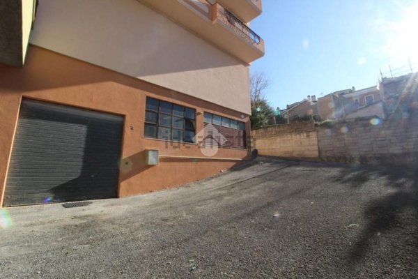 locale commerciale in vendita a Monterotondo in zona San Martino