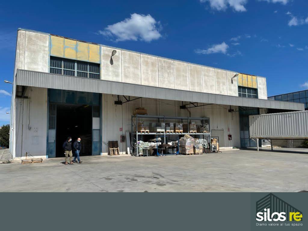 capannone in vendita a Monterotondo in zona Stazione