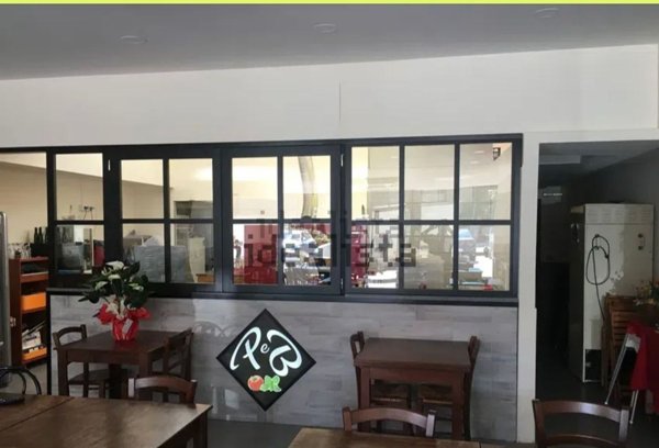 negozio in vendita a Monterotondo in zona Stazione