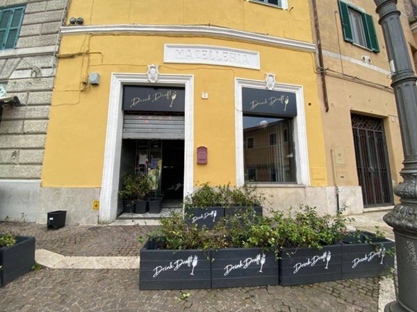 negozio in vendita a Monterotondo