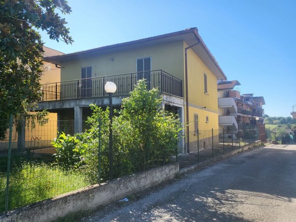 casa indipendente in vendita a Monterotondo