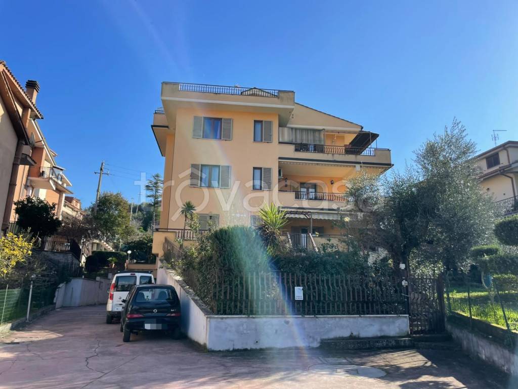 appartamento in vendita a Monterotondo in zona Stazione