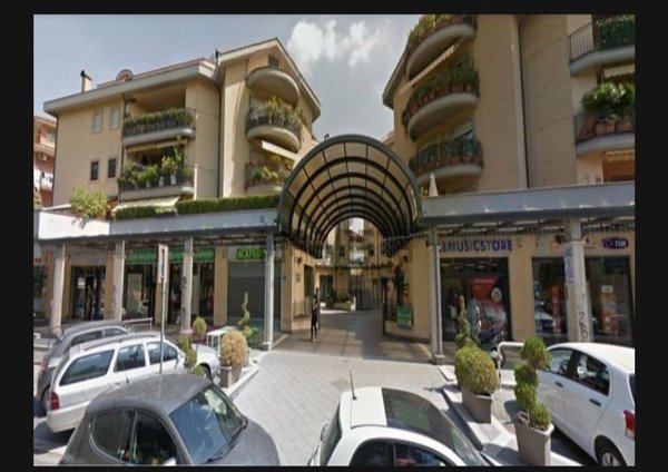 locale commerciale in vendita a Monterotondo