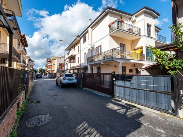 appartamento in vendita a Monterotondo in zona Stazione