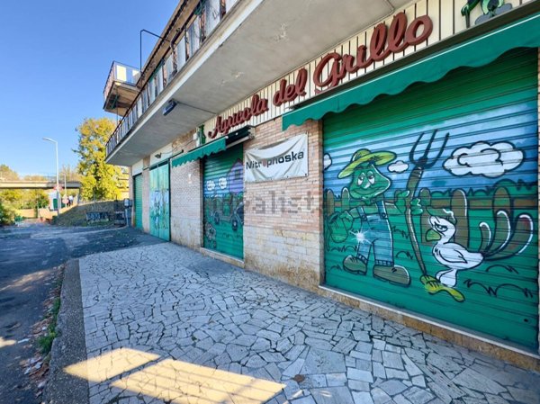 locale commerciale in vendita a Monterotondo in zona Stazione