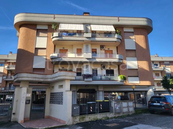 appartamento in vendita a Monterotondo in zona Stazione