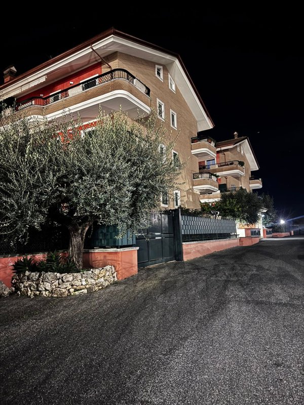 appartamento in vendita a Monterotondo in zona Stazione