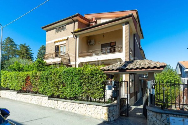 appartamento in vendita a Monterotondo in zona Stazione