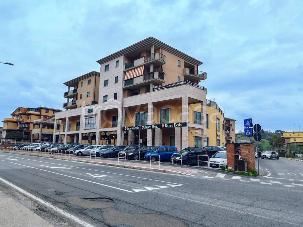 appartamento in vendita a Monterotondo in zona Stazione