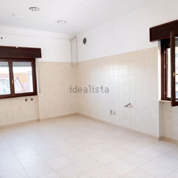 locale commerciale in vendita a Monterotondo