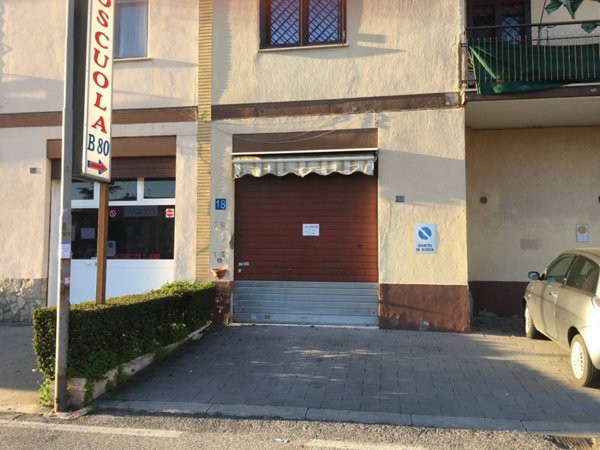 negozio in vendita a Monterotondo in zona Stazione