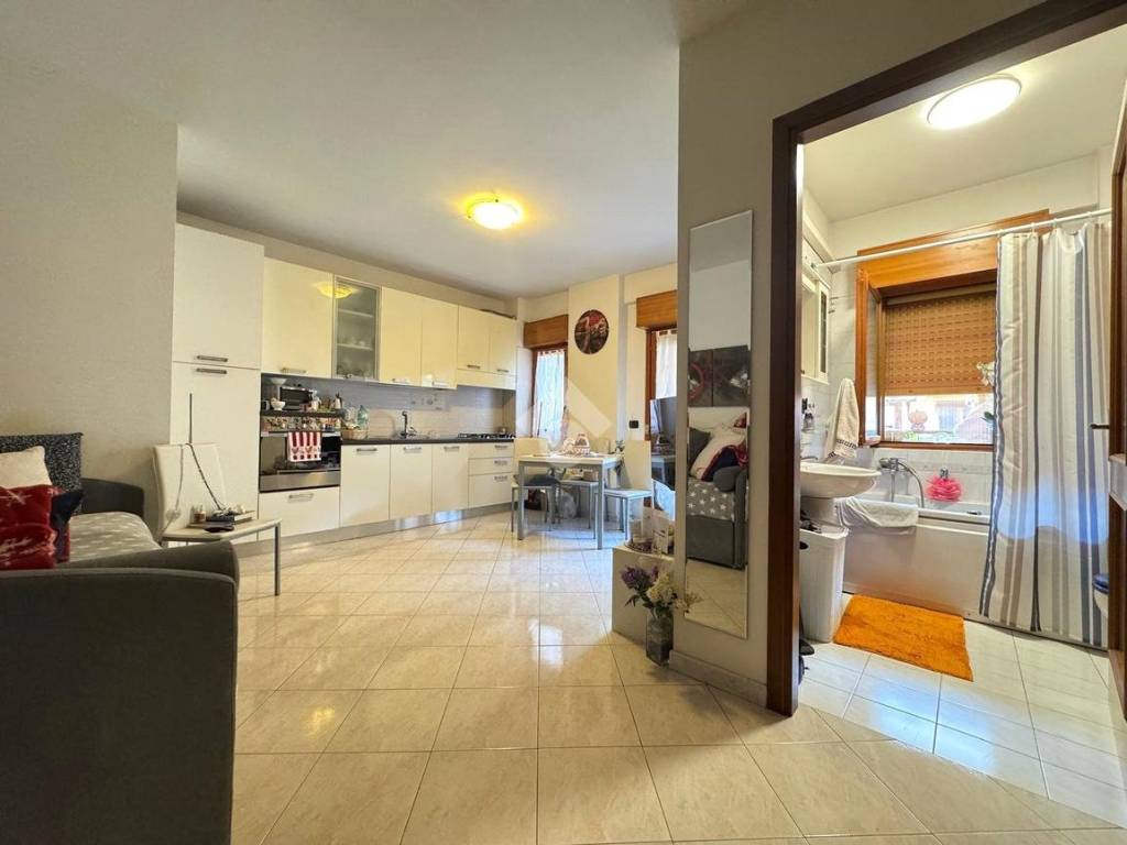 appartamento in vendita a Monterotondo in zona Stazione