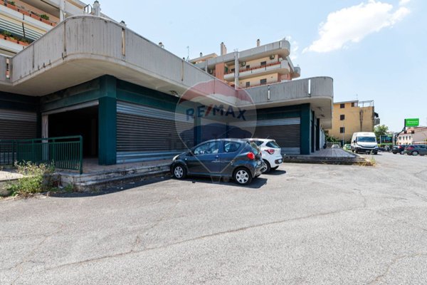 locale commerciale in vendita a Monterotondo