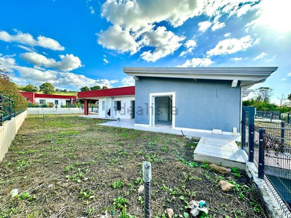 casa indipendente in vendita a Monterotondo in zona Stazione