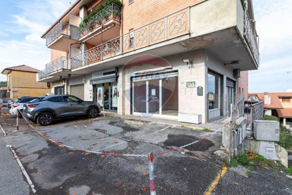 locale commerciale in vendita a Monterotondo