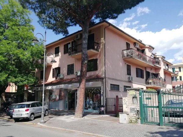 negozio in vendita a Monterotondo