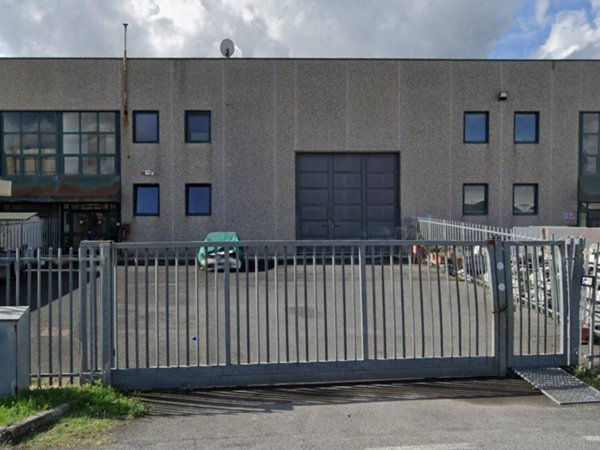 locale commerciale in vendita a Monterotondo in zona Stazione