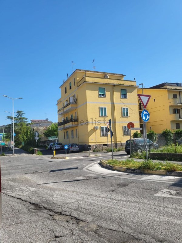 appartamento in vendita a Monterotondo in zona Stazione