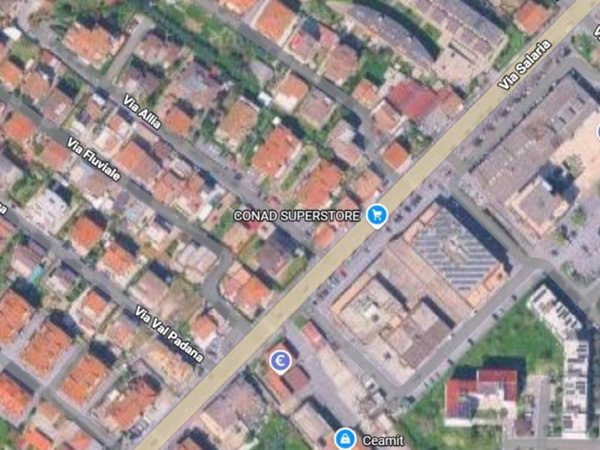 negozio in vendita a Monterotondo in zona Stazione