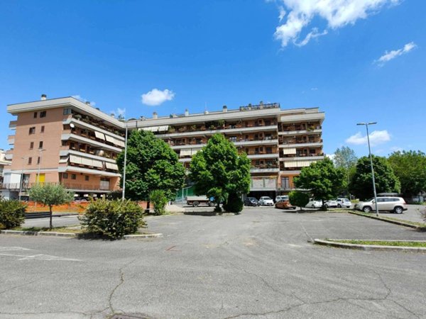 negozio in vendita a Monterotondo in zona Stazione