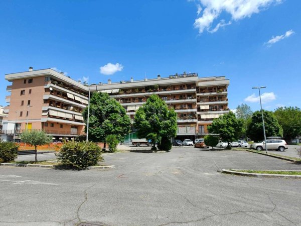negozio in vendita a Monterotondo in zona Stazione