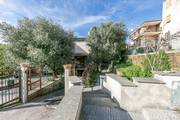 pentavano in vendita a Monterotondo