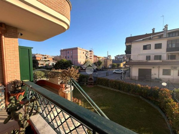 appartamento in vendita a Monterotondo in zona Stazione