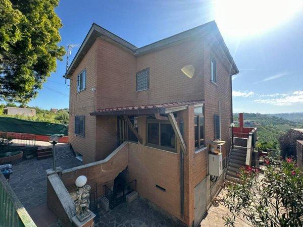 casa indipendente in vendita a Monterotondo