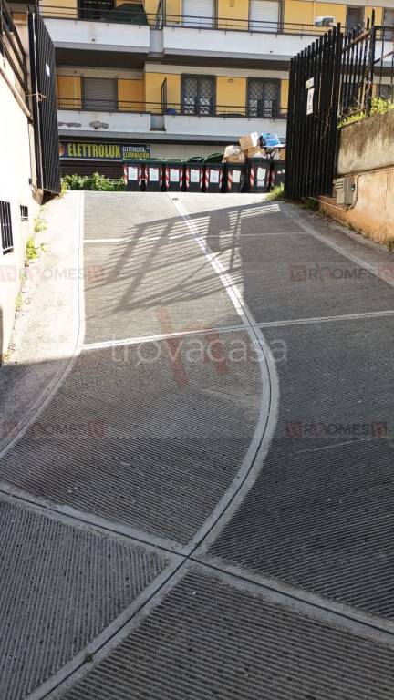locale di sgombero in vendita a Monterotondo in zona Stazione