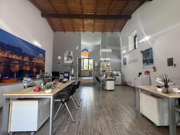 locale commerciale in affitto a Monterotondo
