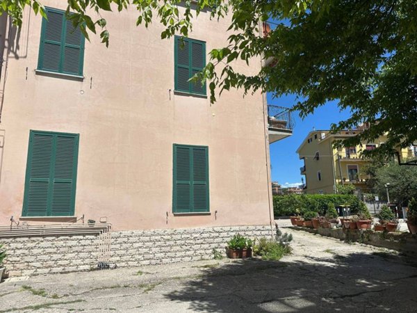 intera palazzina in vendita a Monterotondo