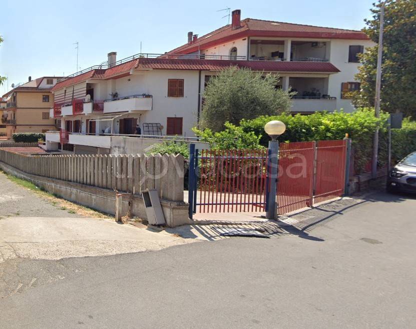 locale commerciale in vendita a Monterotondo