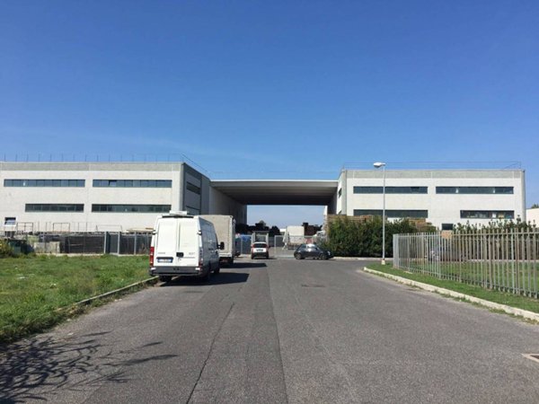 capannone in vendita a Monterotondo in zona Stazione