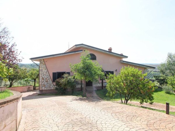 casa indipendente in vendita a Monterotondo in zona Stazione