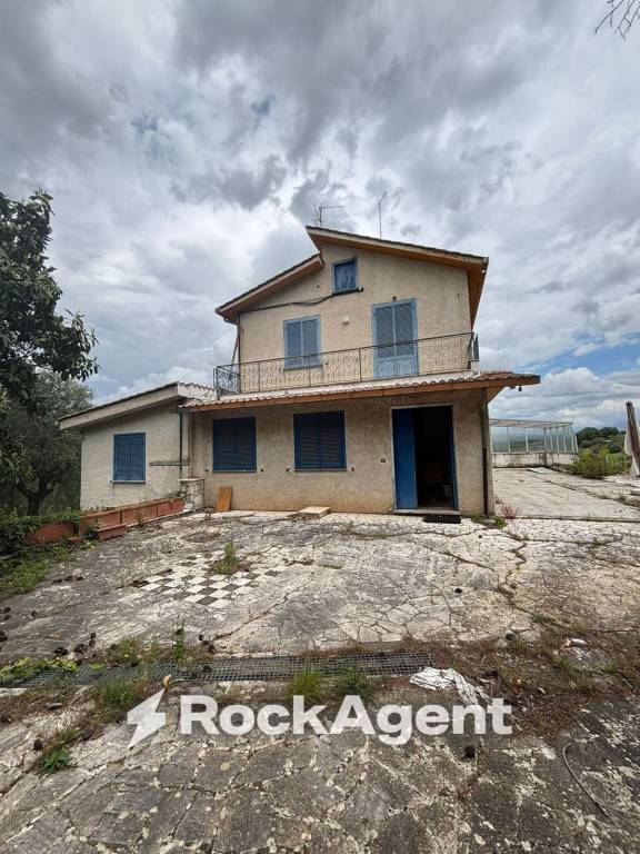 casa indipendente in vendita a Monterotondo in zona Stazione