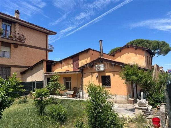 appartamento in vendita a Monterotondo in zona Cerqueto