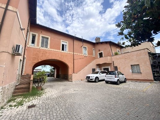 appartamento in vendita a Monterotondo in zona Stazione