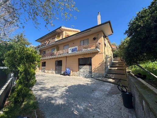 appartamento in vendita a Monterotondo in zona Stazione