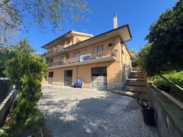 appartamento in vendita a Monterotondo in zona Stazione