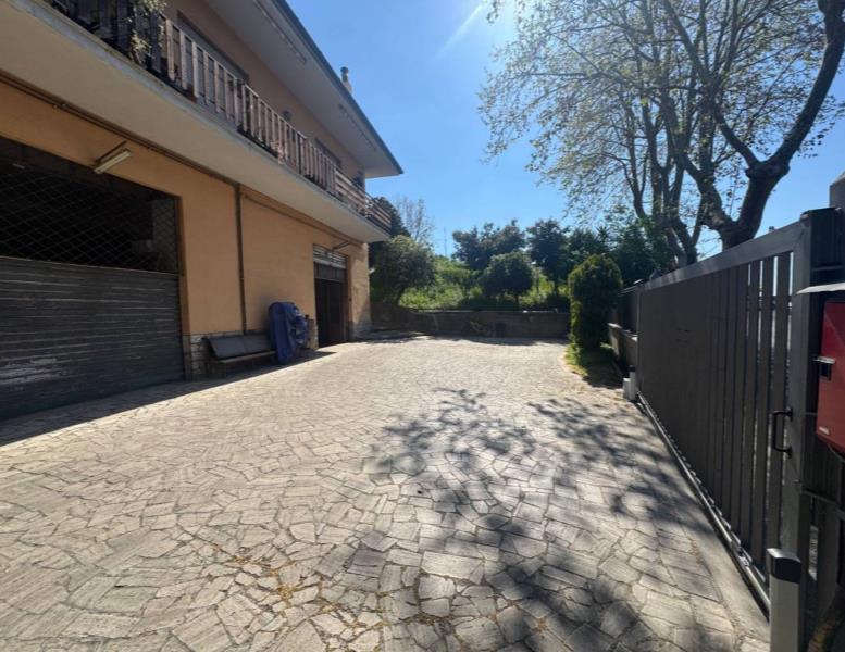 appartamento in vendita a Monterotondo in zona Stazione