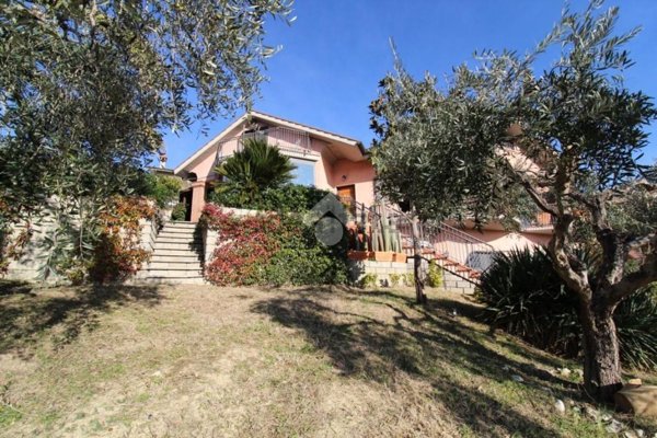 casa indipendente in vendita a Monterotondo in zona Cerqueto