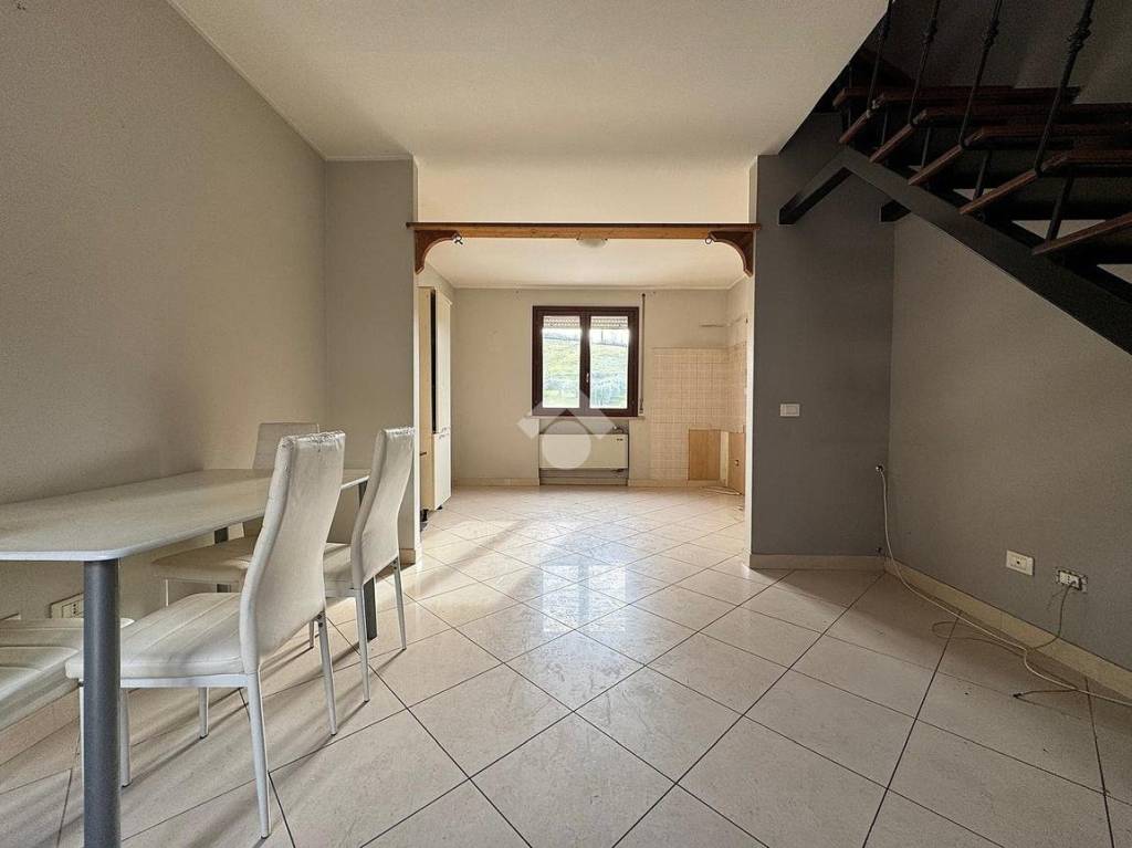 appartamento in vendita a Monterotondo in zona Stazione