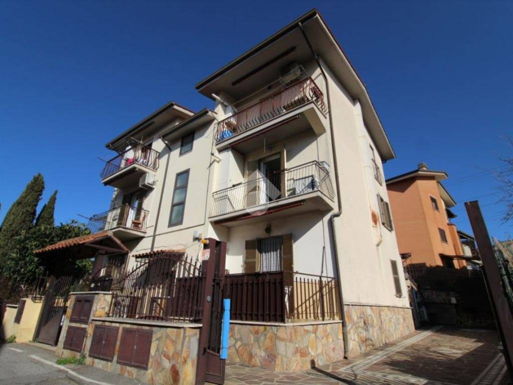 appartamento in vendita a Monterotondo in zona Cerqueto