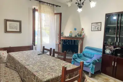 casa indipendente in vendita a Monterotondo in zona Stazione