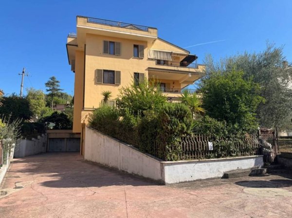 appartamento in vendita a Monterotondo in zona Stazione