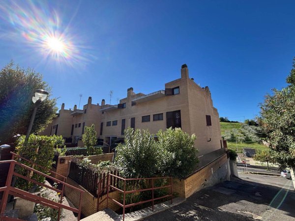 villa in vendita a Monterotondo in zona Stazione