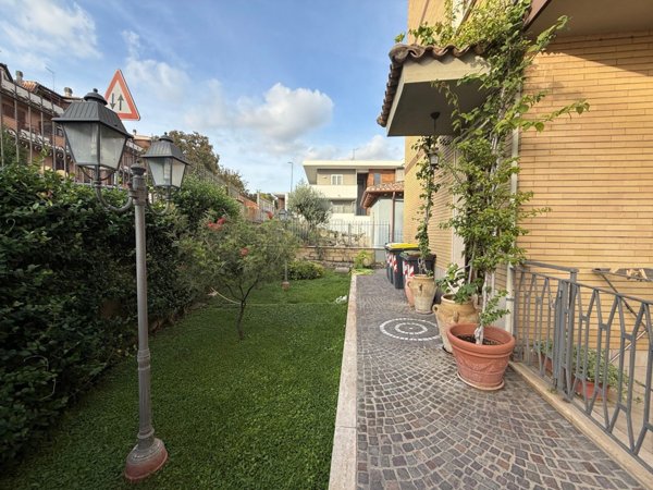 appartamento in vendita a Monterotondo in zona Cerqueto