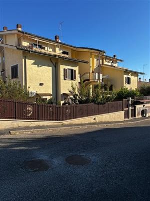 box auto in vendita a Monterotondo in zona Cerqueto