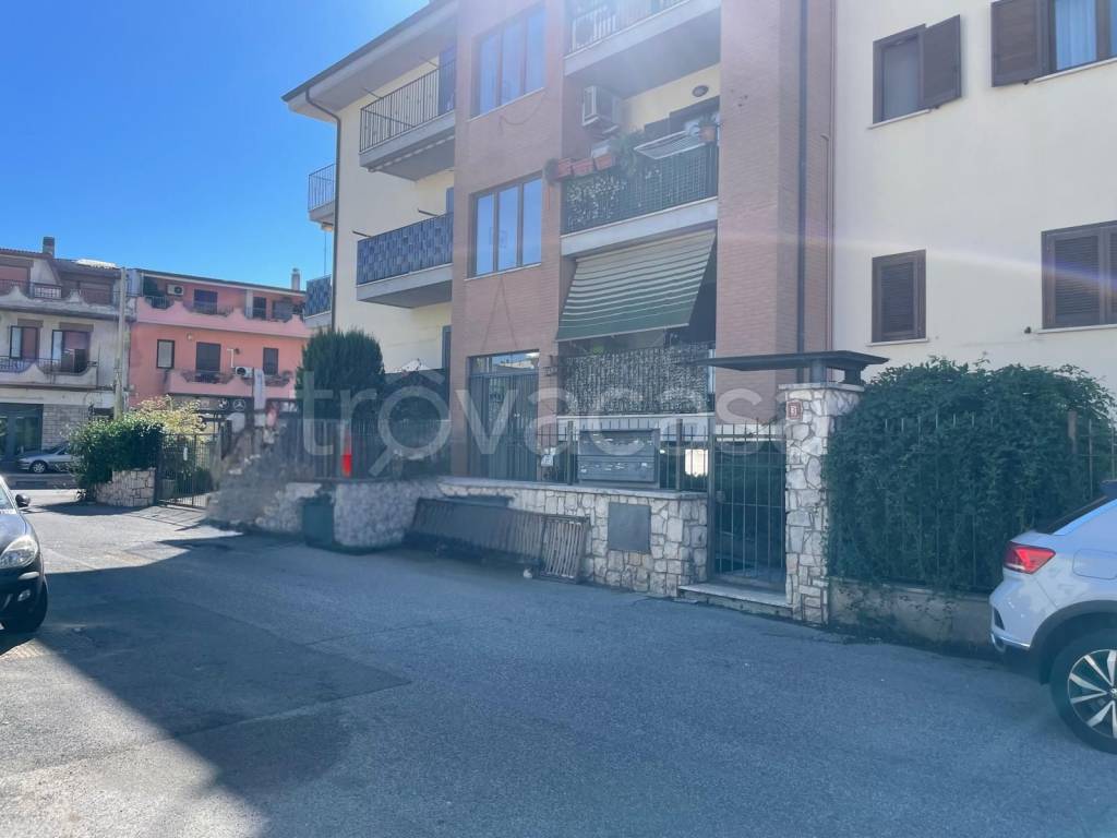 appartamento in vendita a Monterotondo in zona Stazione