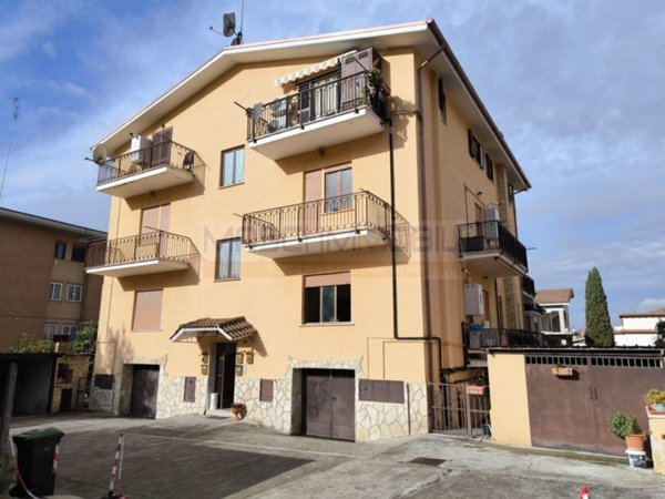 appartamento in vendita a Monterotondo in zona Stazione